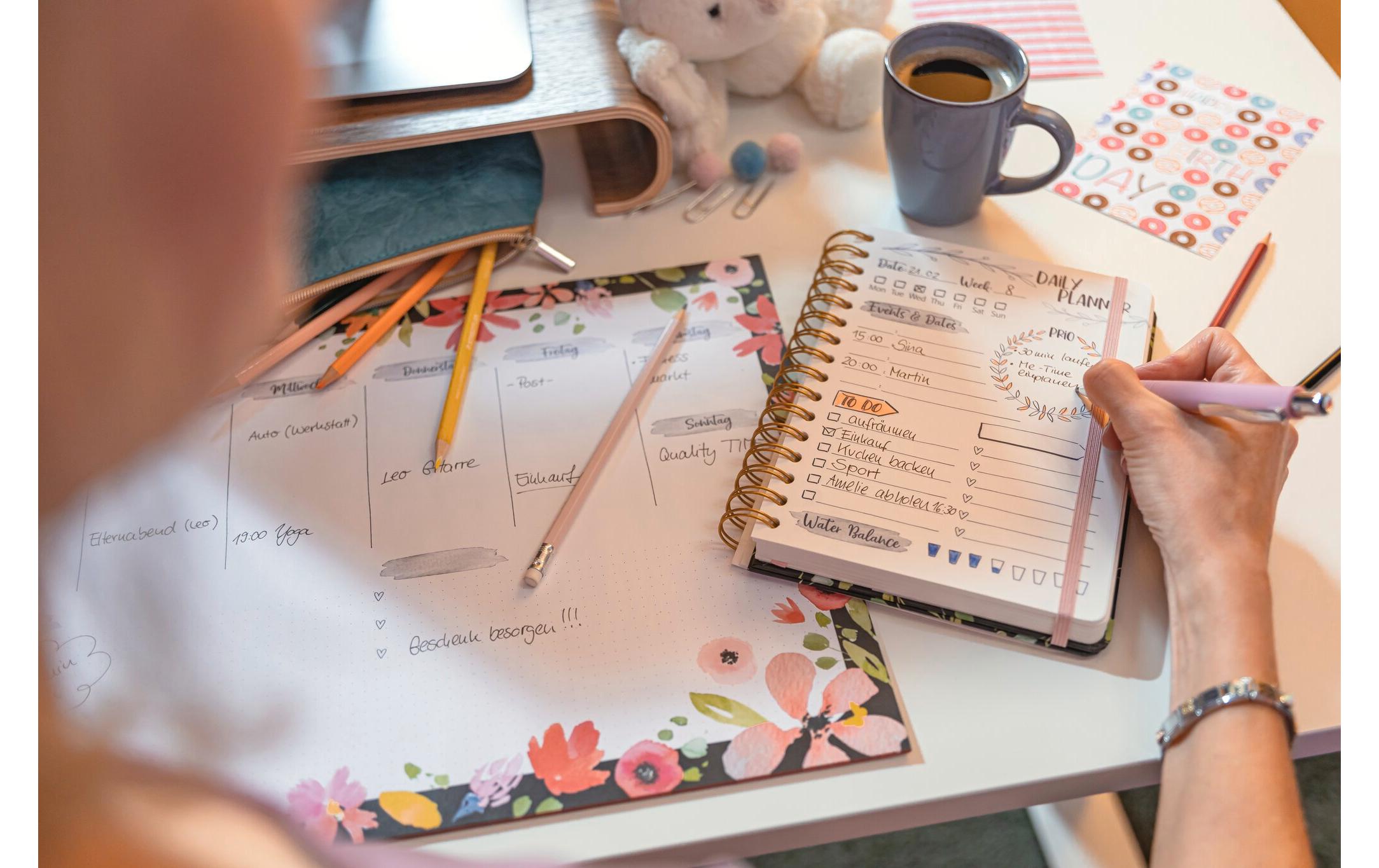 Jolie Tagesagenda Undatiert, Glamorous Leaves Pflanze, Dunkelgrün Jolie Tagesagenda Undatiert, Glamorous Leaves Pflanze, Dunkelgrün