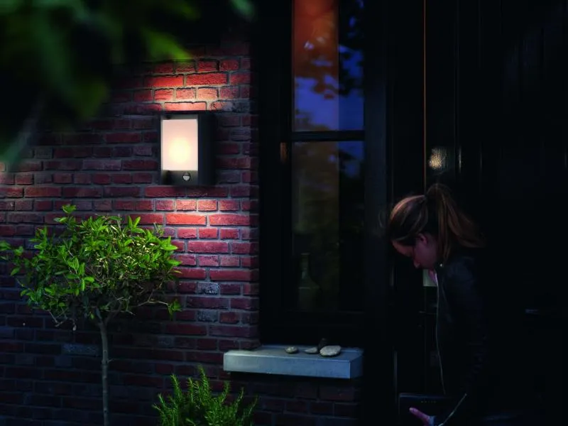 Philips myGarden Wandleuchte Arbour, 600 lm, Anthrazit + Sensor Philips myGarden Wandleuchte Arbour, 600 lm, Anthrazit + Sensor