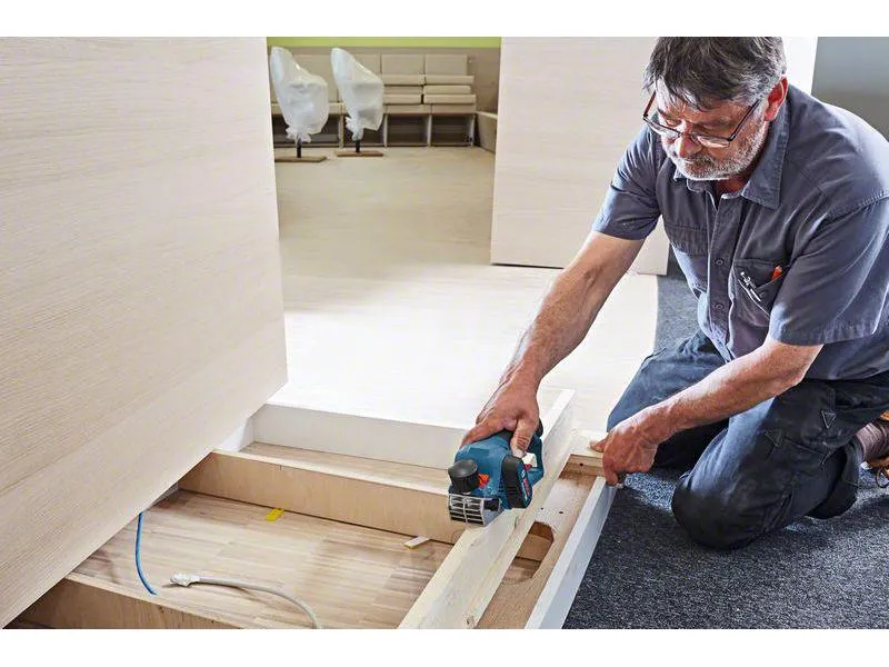 Bosch Professional Akku-Hobel GHO 12 V-20, 2x 3 Ah Kit