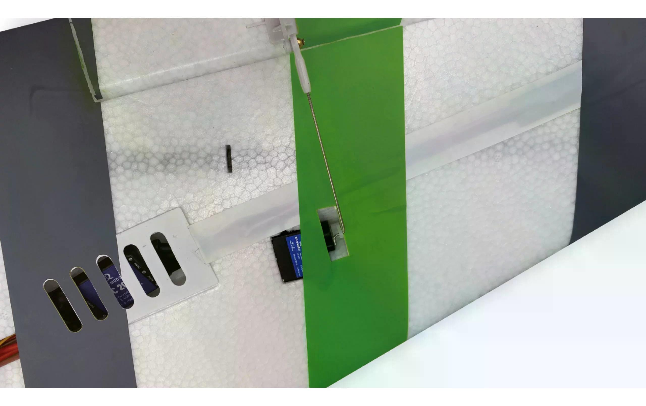 Amewi Nurflügler XFly Eagle Twin 40 mm EDF, 1019 mm Grün, PNP