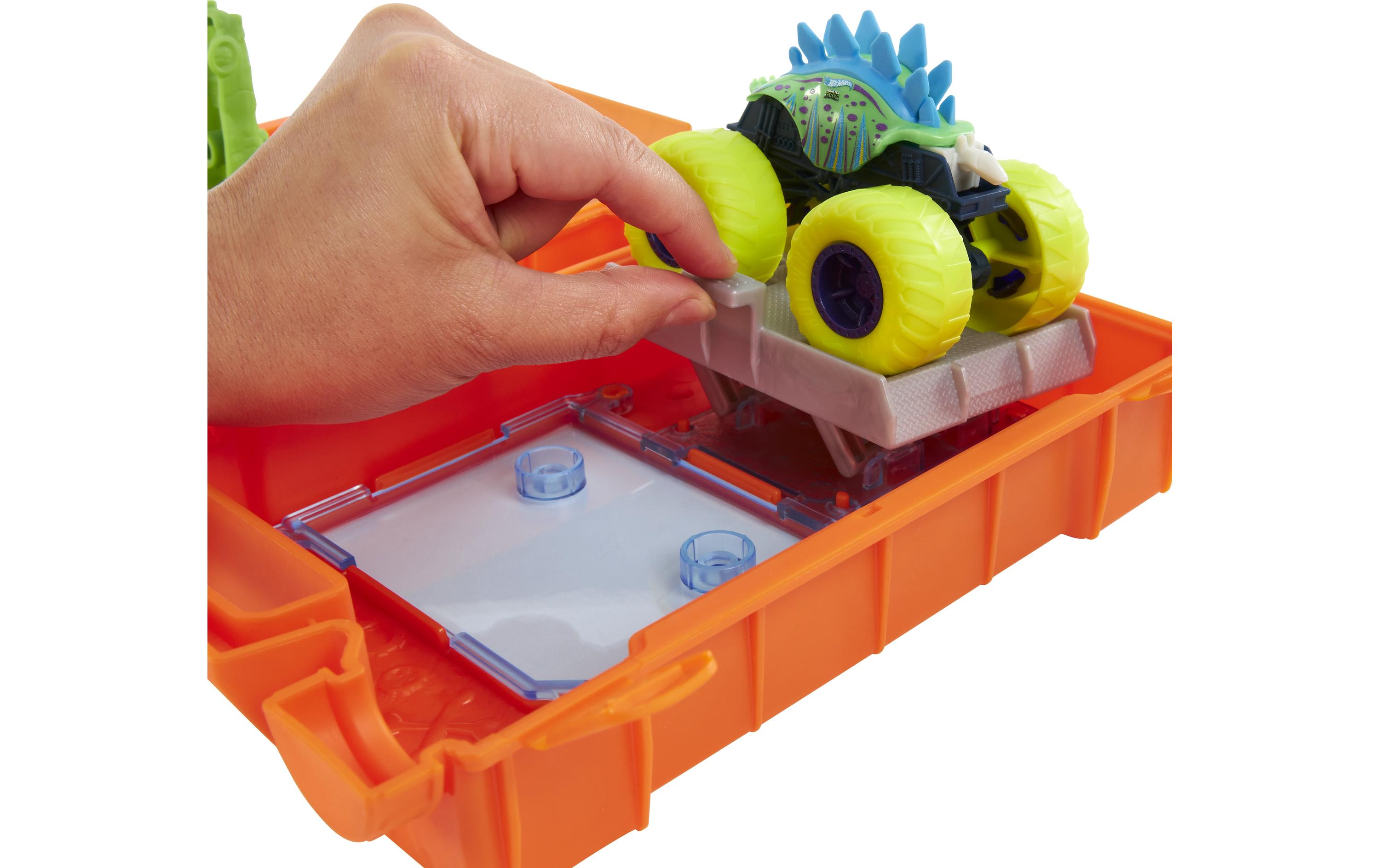 Hot Wheels Monster Trucks Fuel N' Go