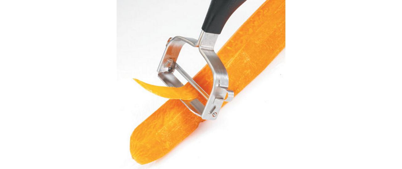 GEFU Sparschäler Universale 15.1 cm, Schwarz/Silber