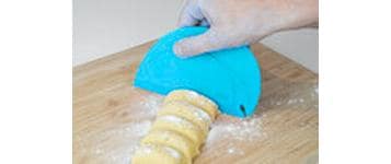 Lurch Teigschaber multifunktional Blau