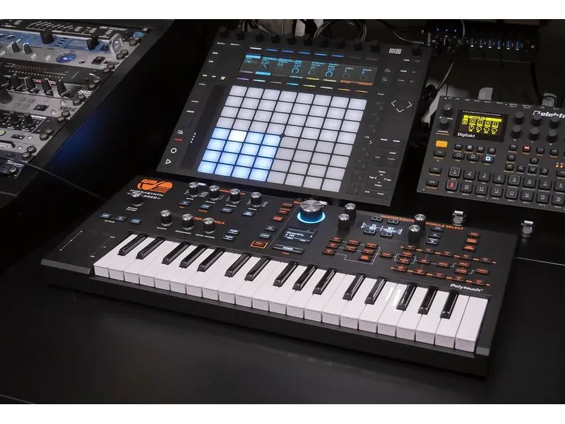 ASM HYDRASYNTH Explorer