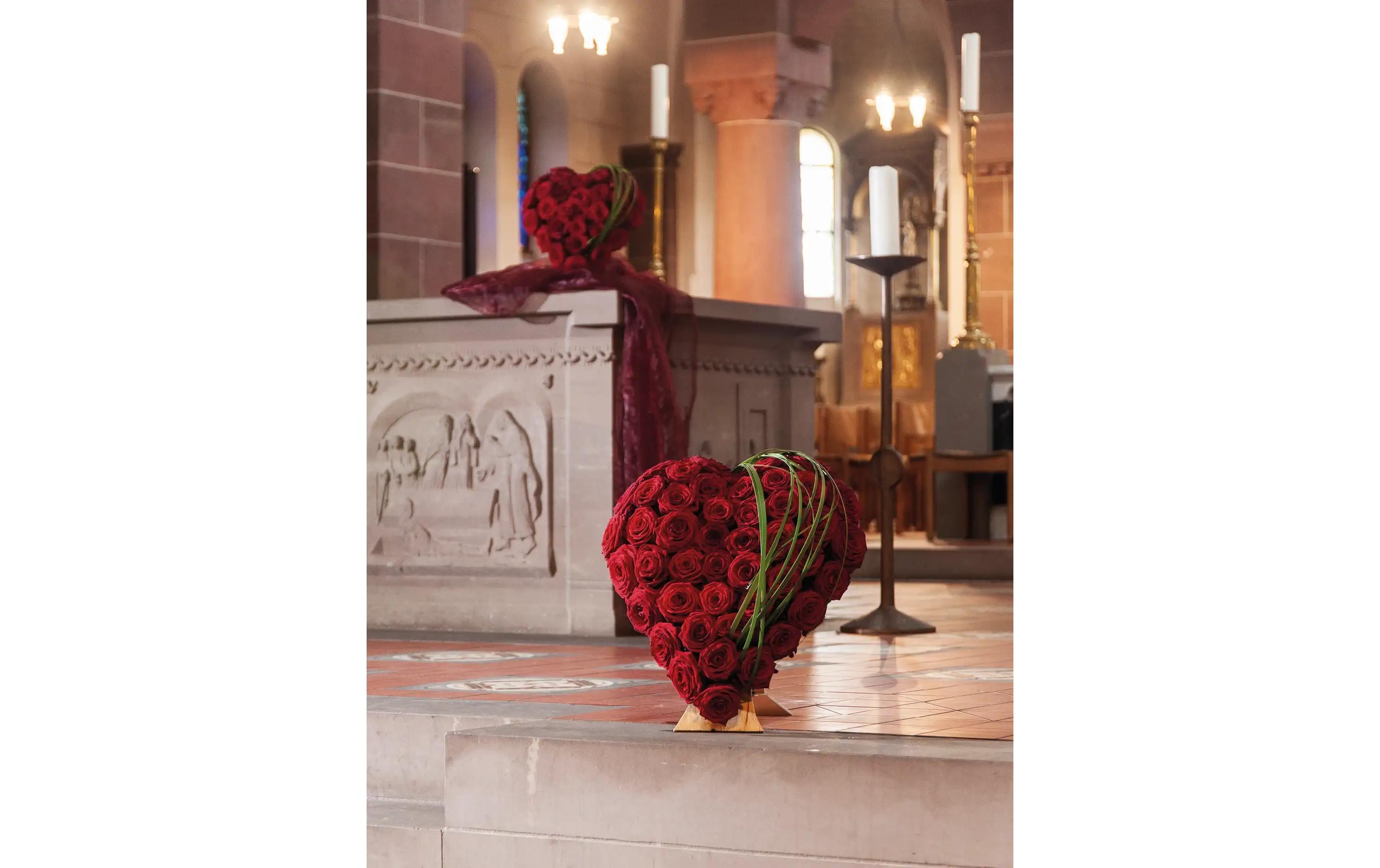 Opiflor Steckschaumherz Gabriel 28 cm x 32 cm x 5 cm