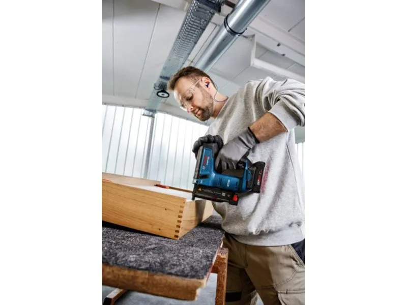 Bosch Professional Akku-Nagler PRO Heavy Duty GNH 18V-35 in L-BOXX (ohne Akku) Bosch Professional Akku-Nagler PRO Heavy Duty GNH 18V-35 in L-BOXX (ohne Akku)