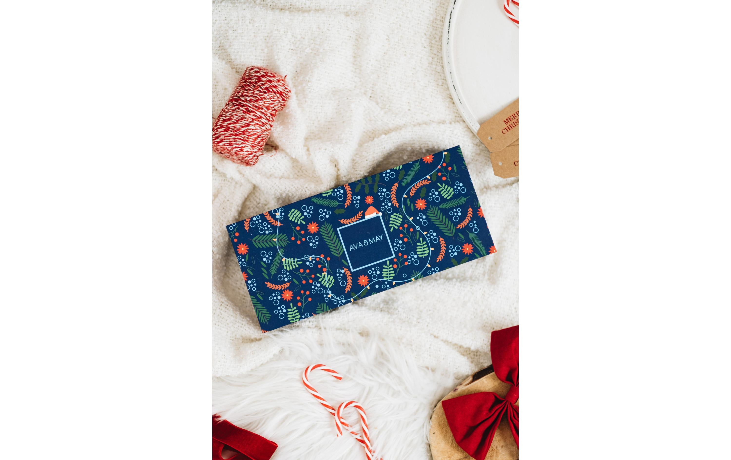 AVA & MAY Geschenkbox North Pole, Rot/Grün