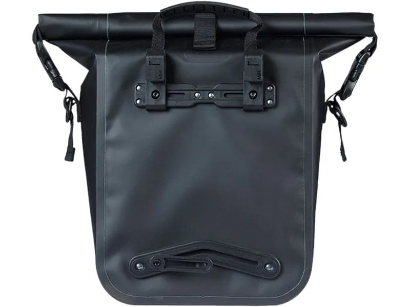 BASIL Gepäckträgertasche Rivo M, Tarpaulin MIK 12-15 l, schwarz BASIL Gepäckträgertasche Rivo M, Tarpaulin MIK 12-15 l, schwarz