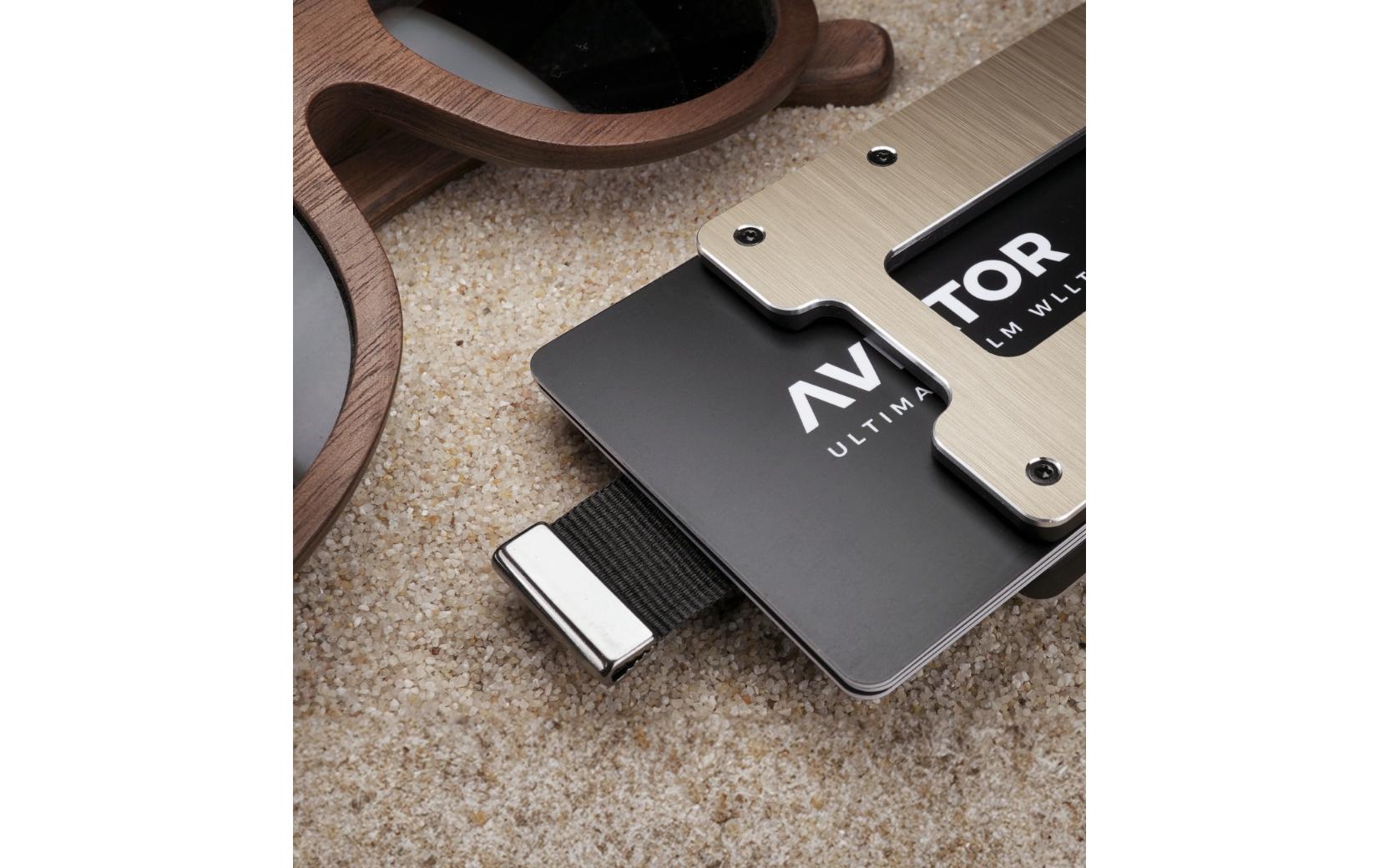 AVIATOR Wallet SLIDE AirTag brushed sand