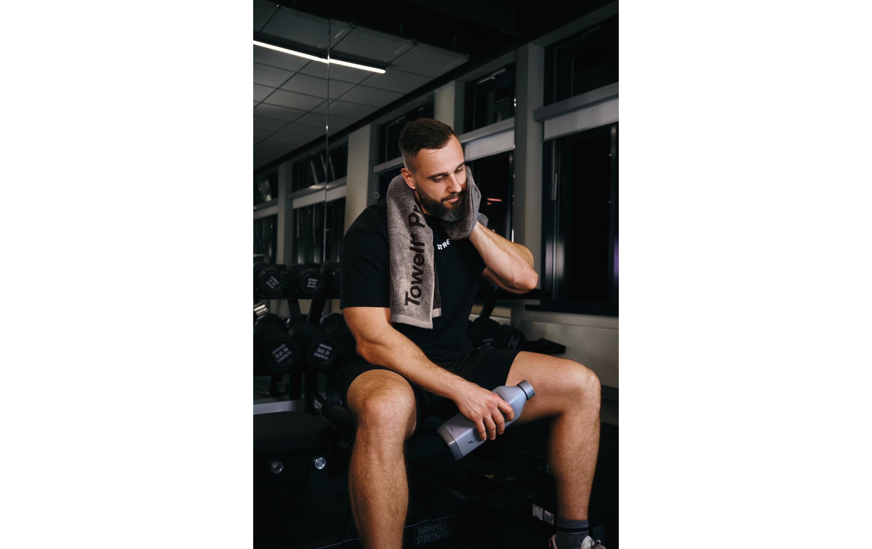 Stryve Handtuch Towell+ Pro Beige Stryve Handtuch Towell+ Pro Beige