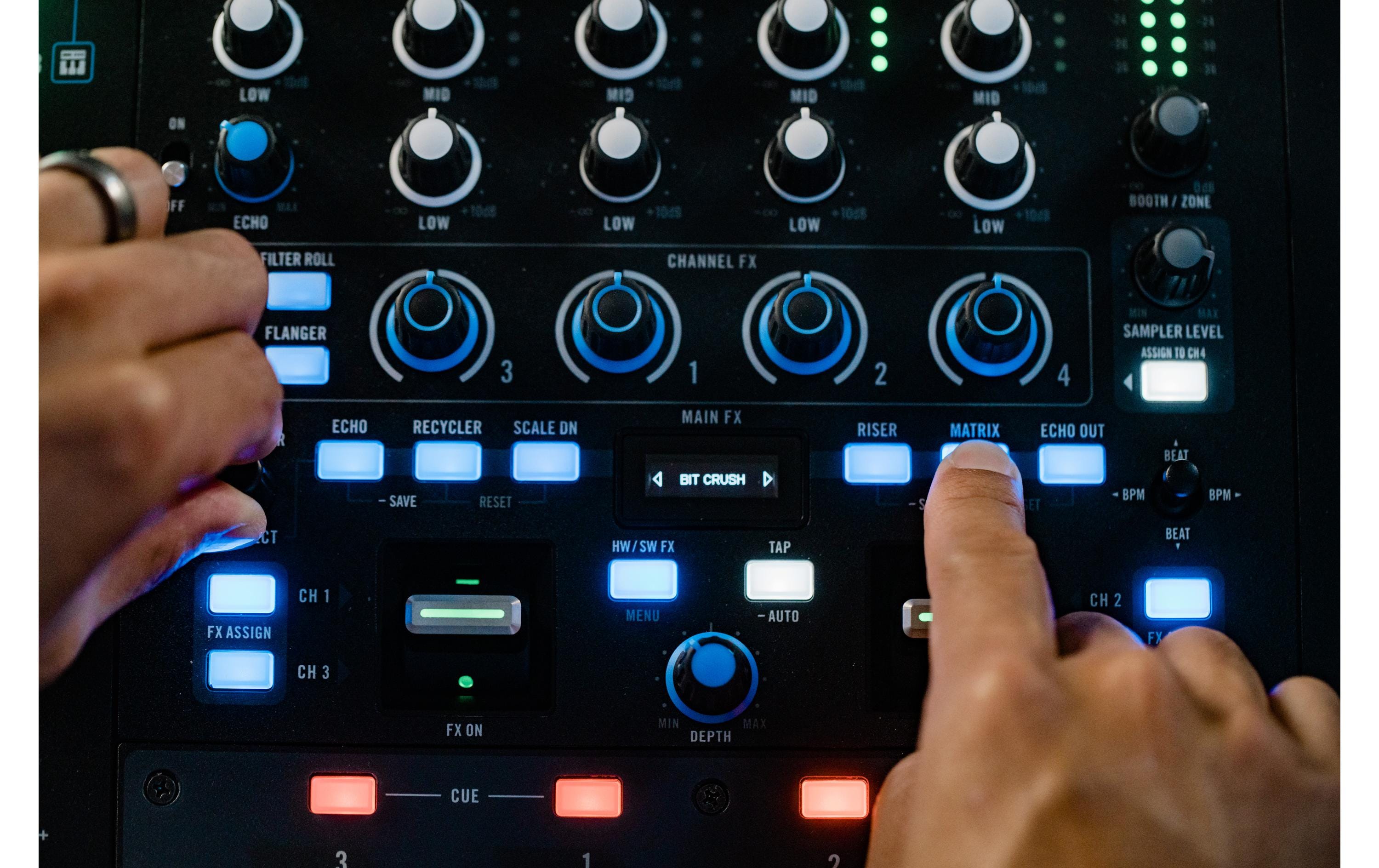 Rane DJ-Controller Four Rane DJ-Controller Four