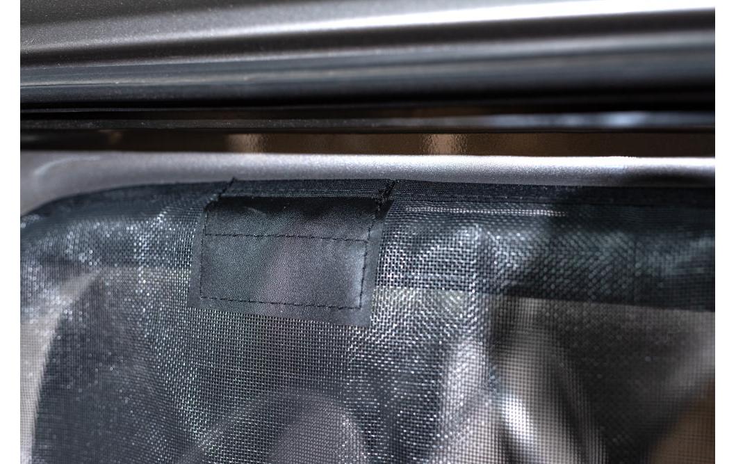 Van Quito Moskitonetz mit Schiebetüren, links