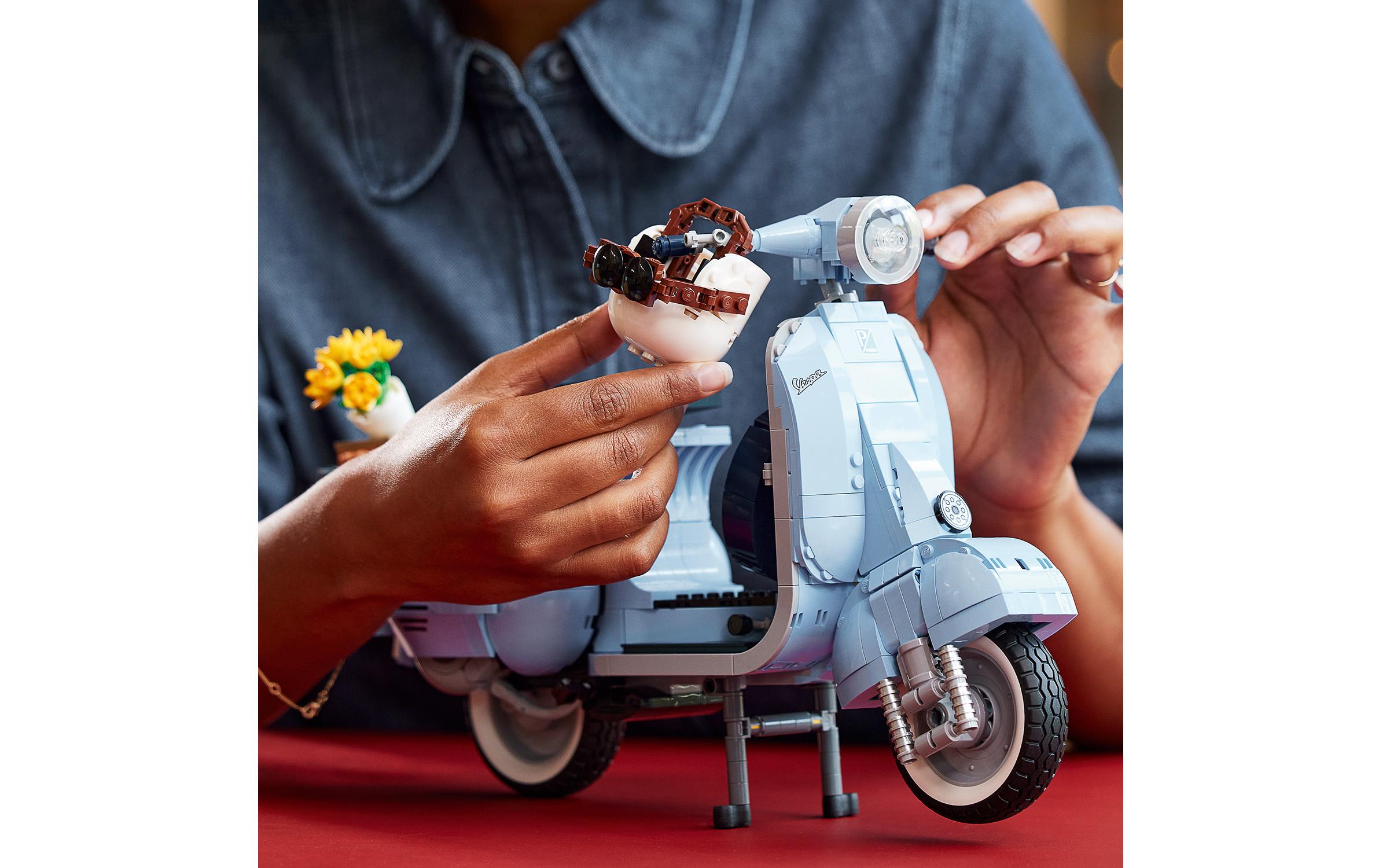 LEGO® Icons Vespa 125 10298