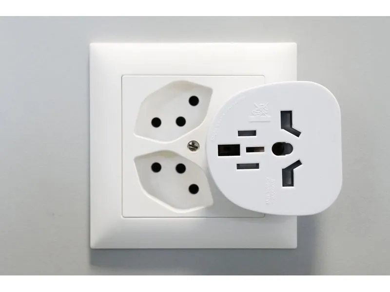 FURBER.power Reiseadapter Welt – CH, Weiss FURBER.power Reiseadapter Welt – CH, Weiss