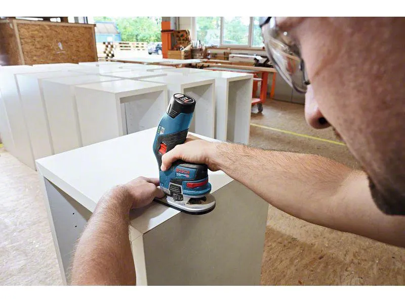 Bosch Professional Akku-Kantenfräse GKF 12V-8, 2 x 3.0Ah, L-Boxx Kit Bosch Professional Akku-Kantenfräse GKF 12V-8, 2 x 3.0Ah, L-Boxx Kit