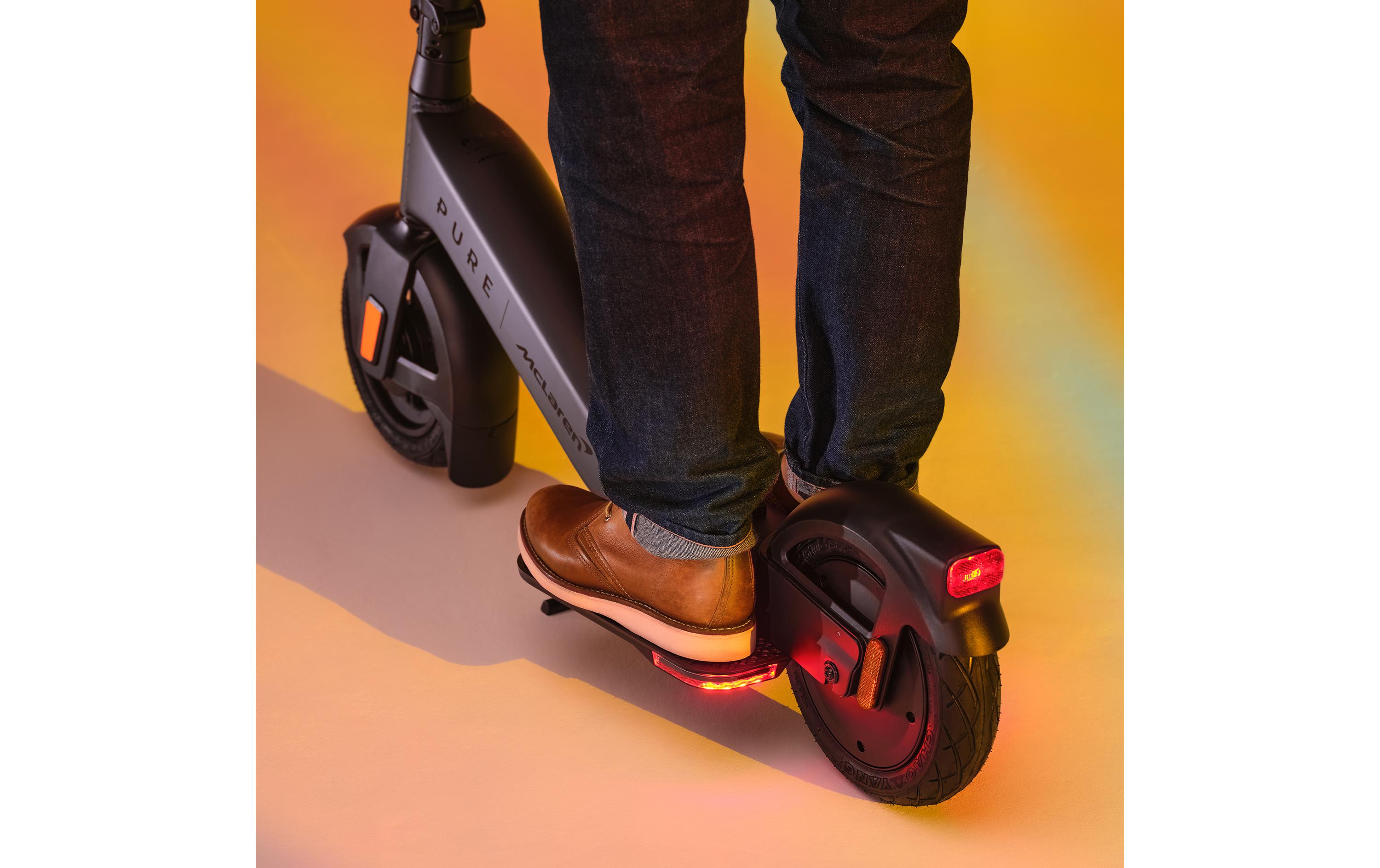 Pure Electric E-Scooter x Mac Laren Schwarz