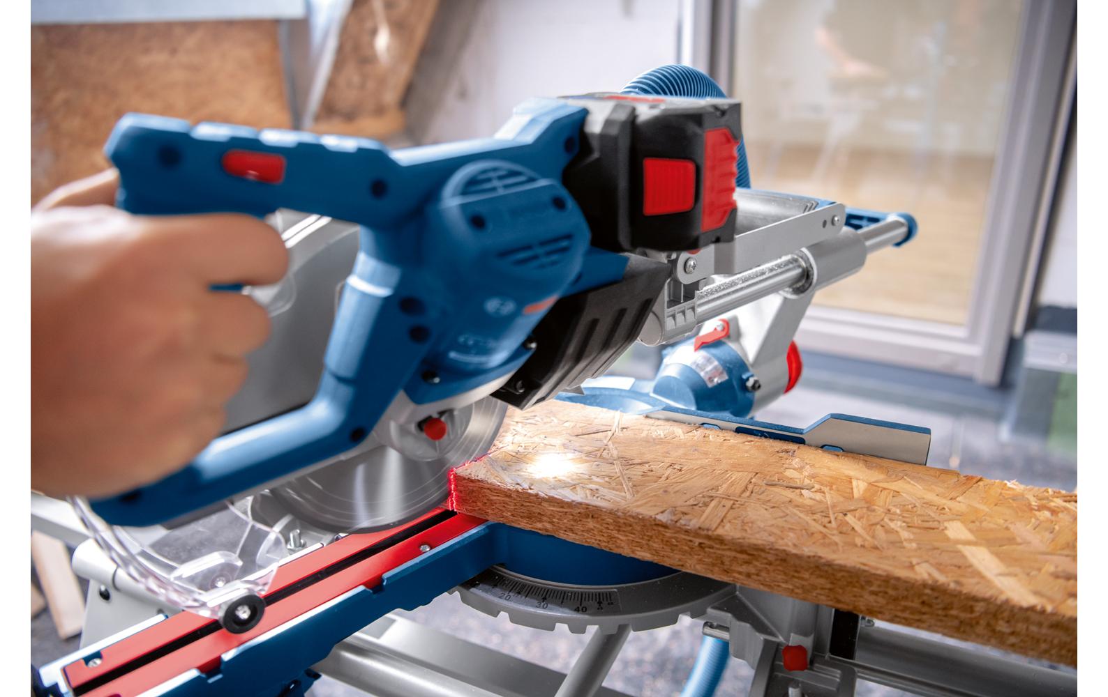 Bosch Professional Akku-Kapp- und Gehrungssäge GCM 18 V-216 D Professional