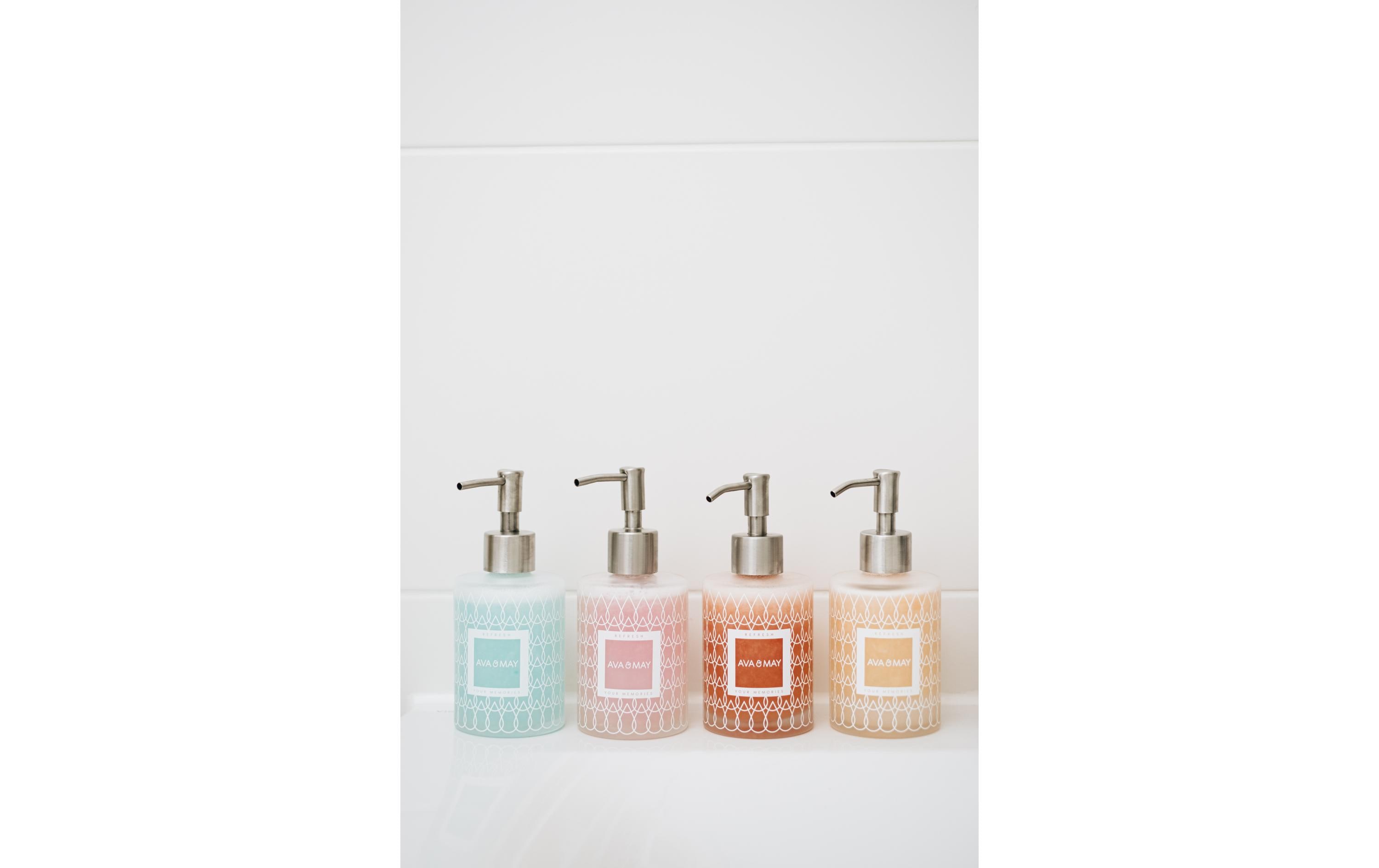 AVA & MAY Seifenspender aus Glas 185 ml, Weiss