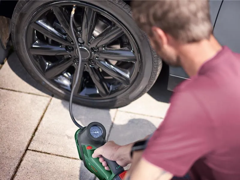 Bosch Akku-Druckluftpumpe UniversalPump 18 V Solo Bosch Akku-Druckluftpumpe UniversalPump 18 V Solo