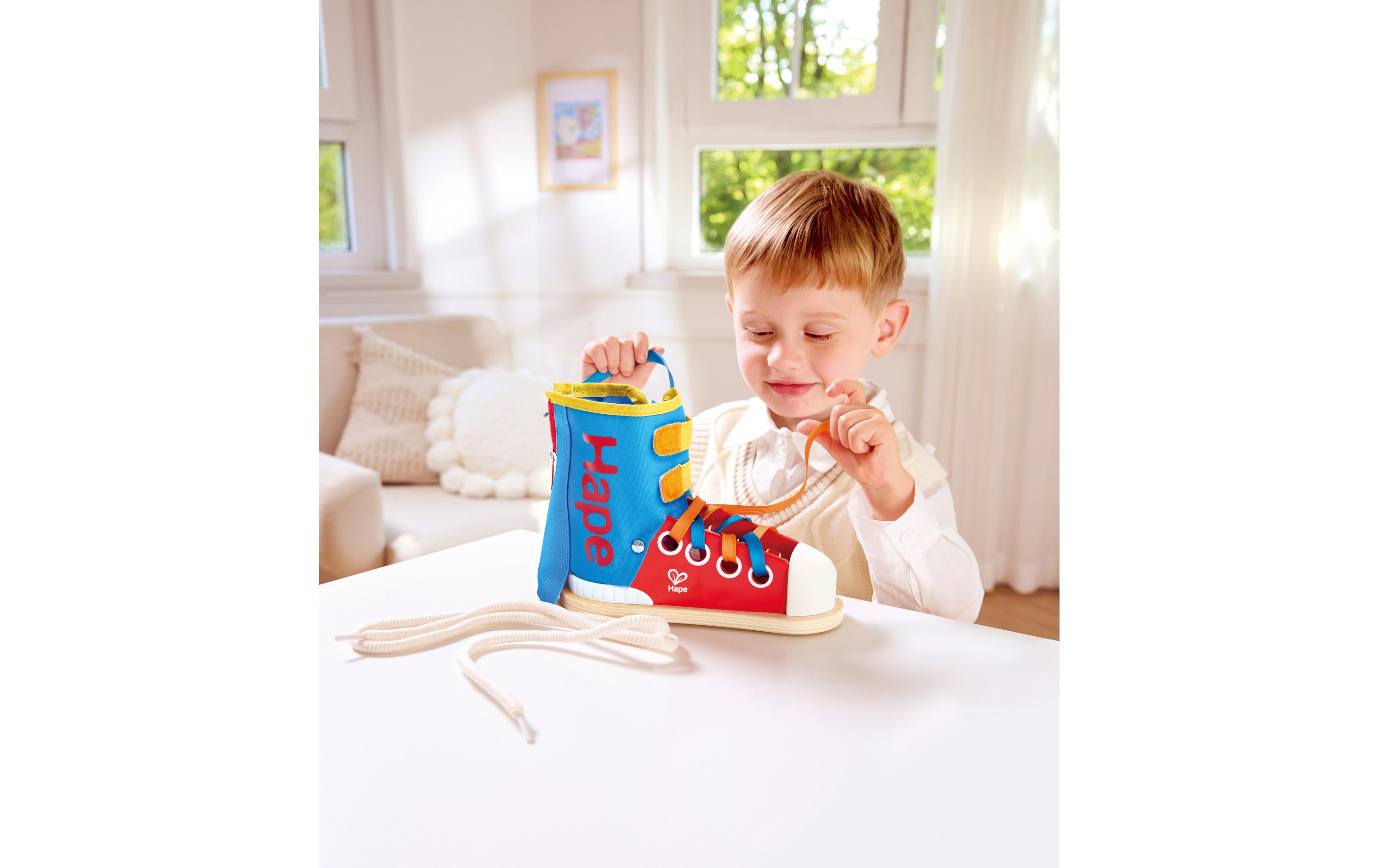 Hape Beschäftigungsspielzeug Lacing Shoes