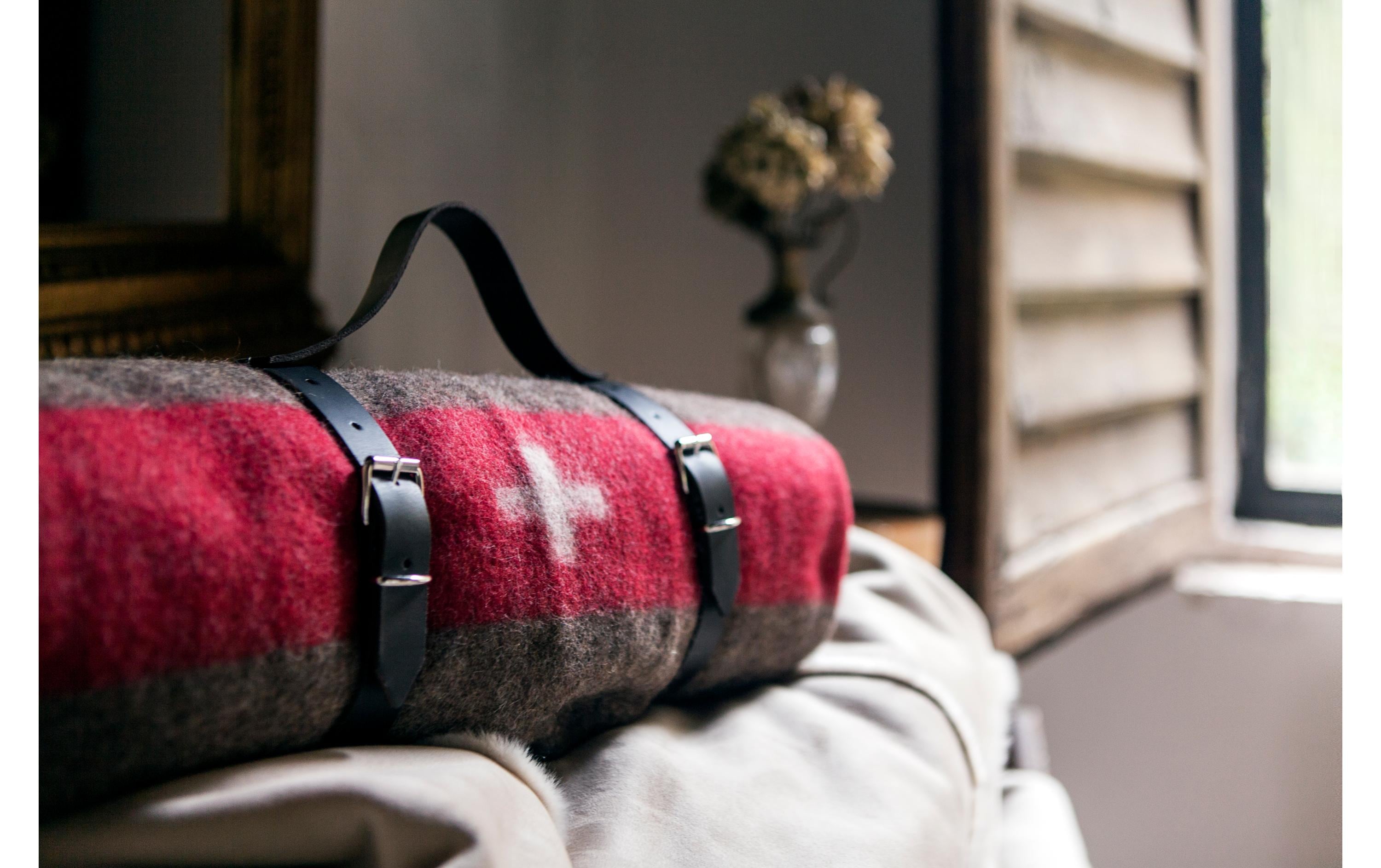 Eskimo Decke Armeedecke gerollt mit Ledergurt 140 x 200cm