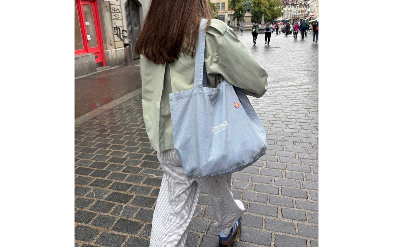 Racoon Handtasche Club Bag Light Denim, 38 x 34 x 21 cm