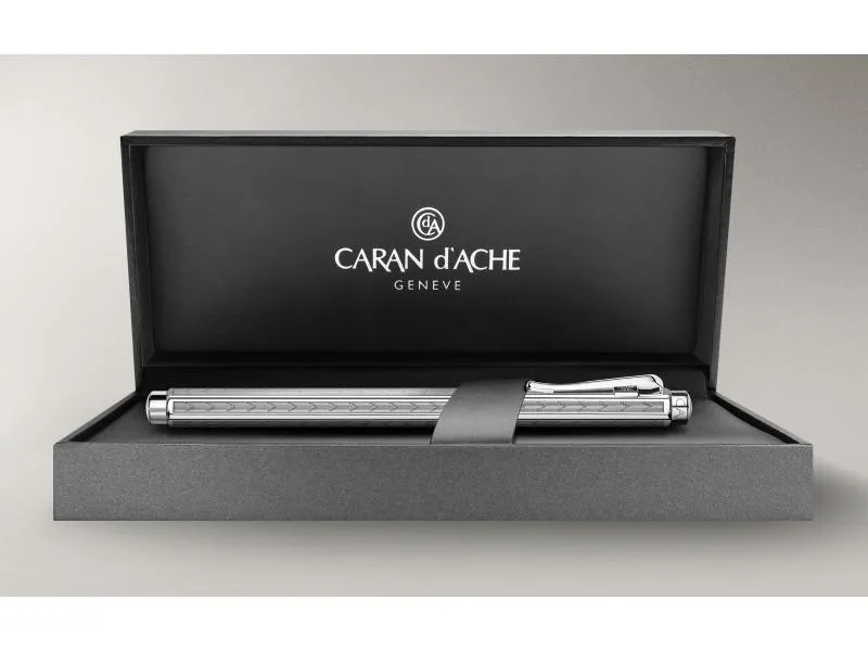 Caran d'Ache Füllfederhalter Ecridor Chevron Medium (M), Silber Caran d'Ache Füllfederhalter Ecridor Chevron Medium (M), Silber
