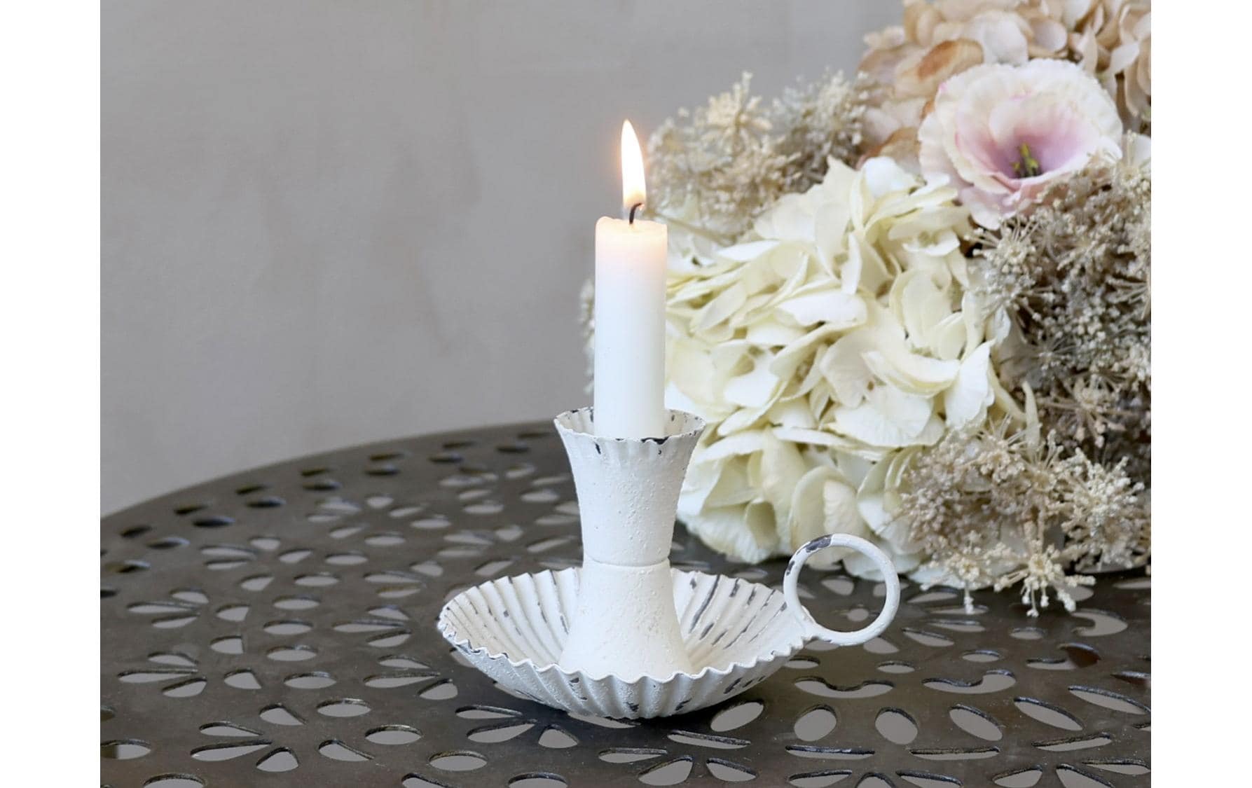 Chic Antique Kerzenhalter mit Henkel Weiss