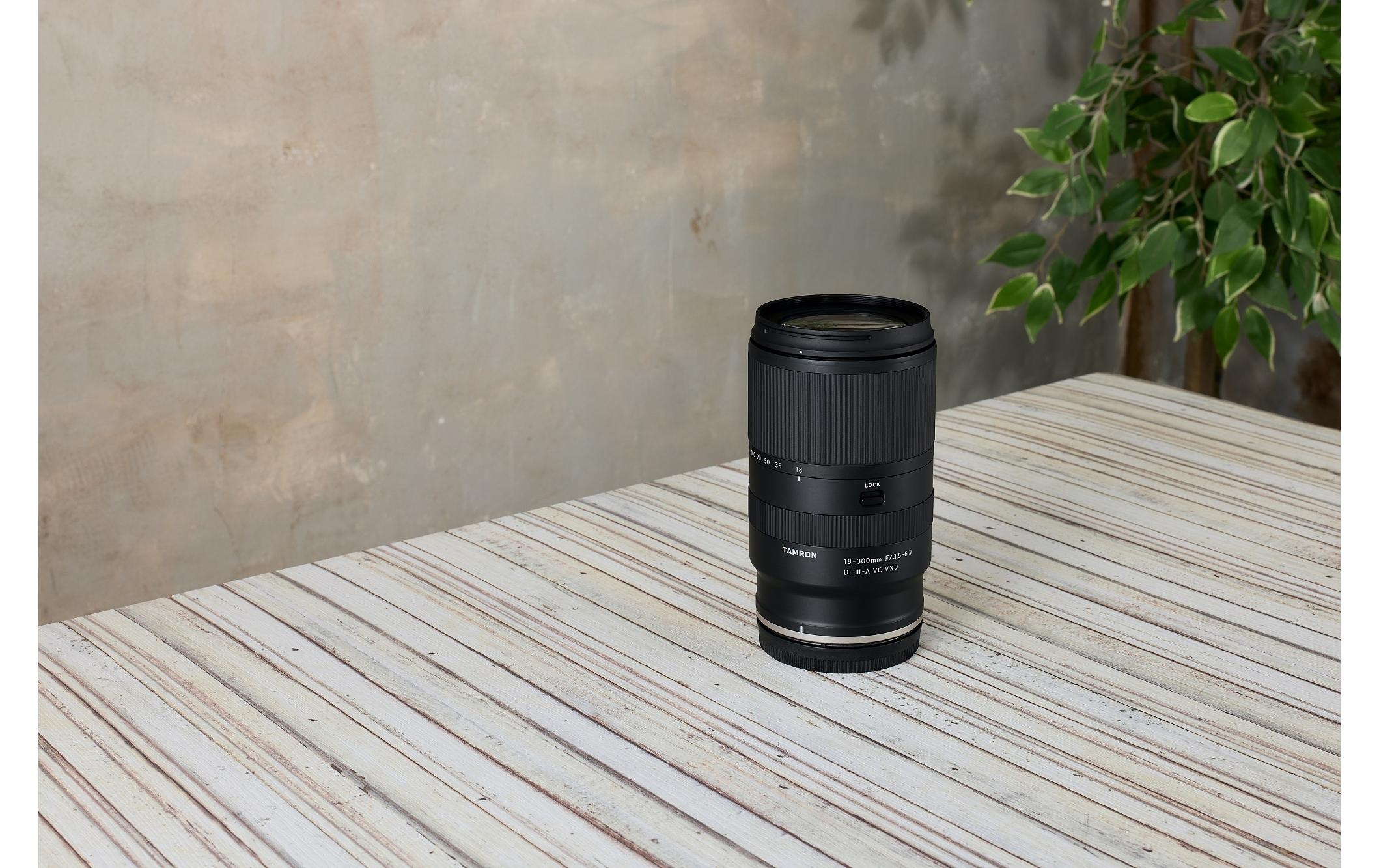 Tamron Zoomobjektiv AF 18-300mm F/3.5-6.3 Di III-A VC Canon RF Tamron Zoomobjektiv AF 18-300mm F/3.5-6.3 Di III-A VC Canon RF