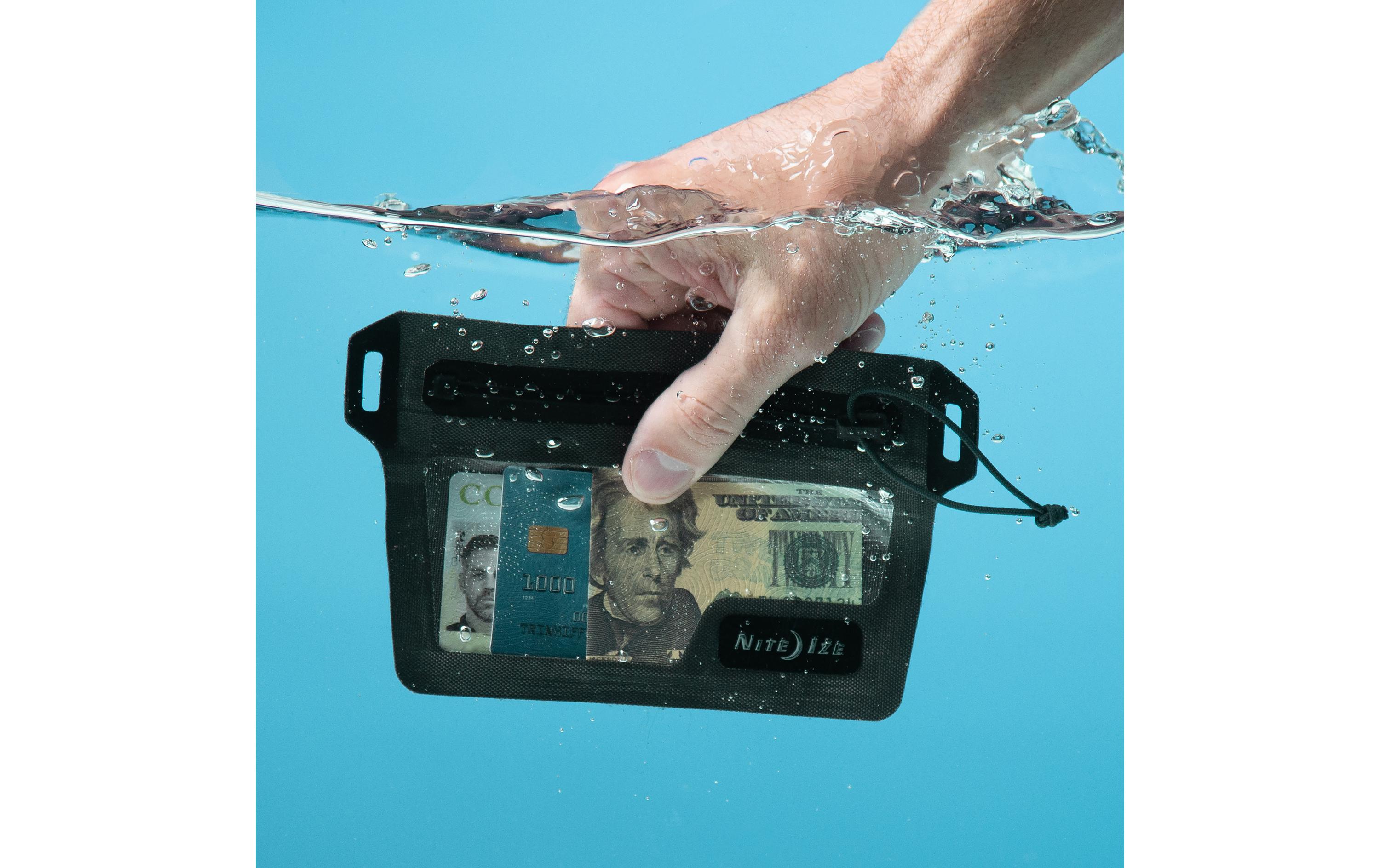 NITE IZE Wasserdichte Brieftasche 10 cm x 14 cm