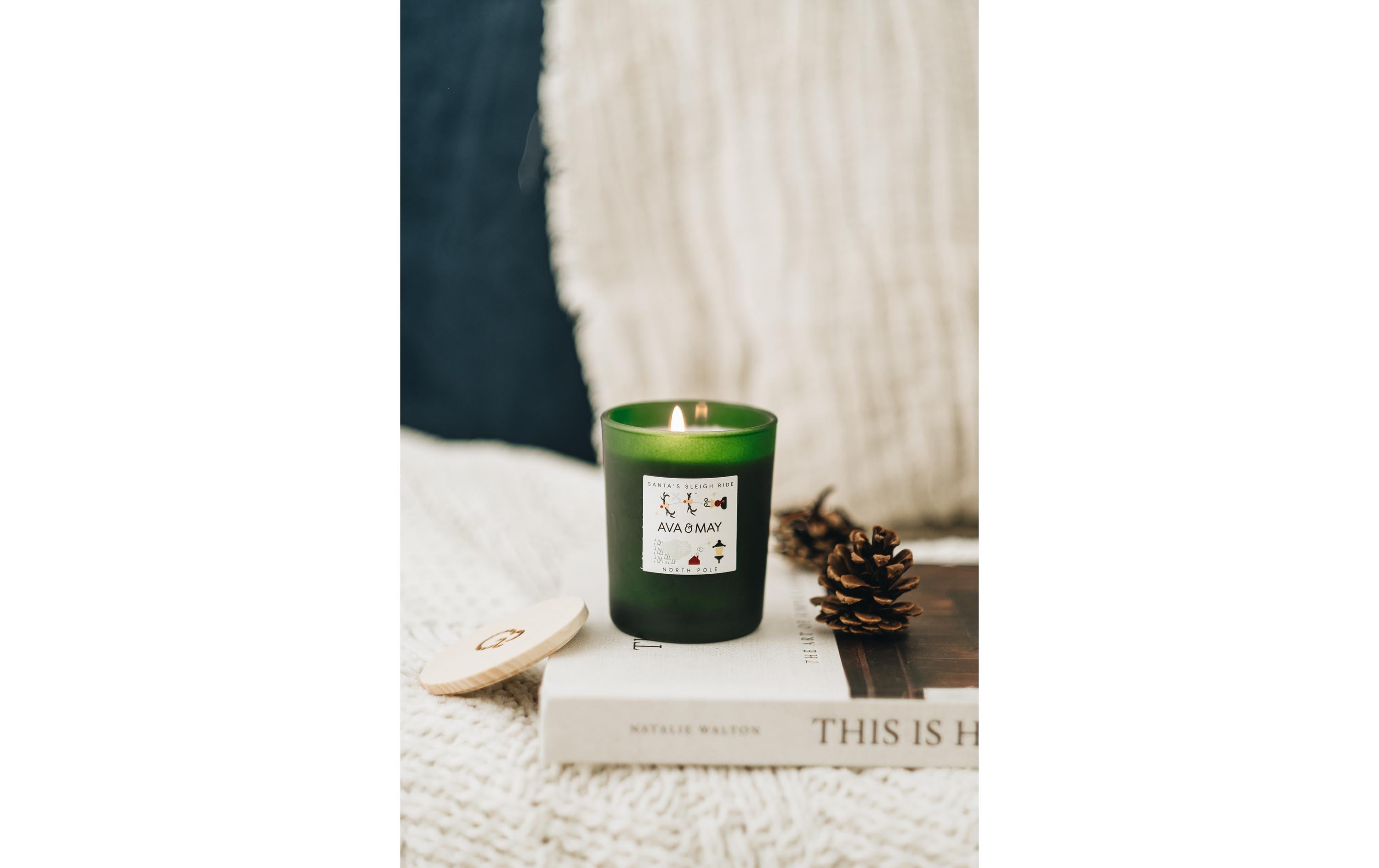 AVA & MAY Kerzenglas Santa's Sleighride, Grün