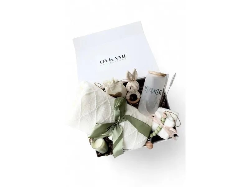 Oykami Mama und Baby Geschenkbox Weisse Decke «Kapstadt» Weiss/Grün Oykami Mama und Baby Geschenkbox Weisse Decke «Kapstadt» Weiss/Grün