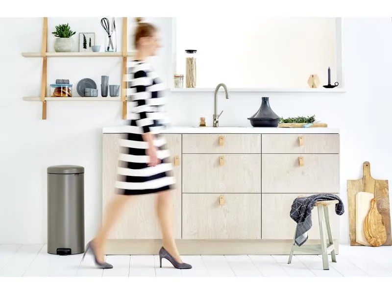 Brabantia Treteimer NewIcon 30 l, Platinum Brabantia Treteimer NewIcon 30 l, Platinum