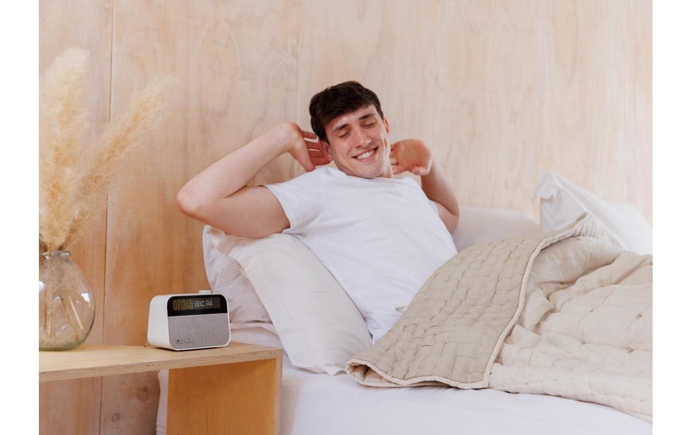 Pure Radiowecker Moment Weiss