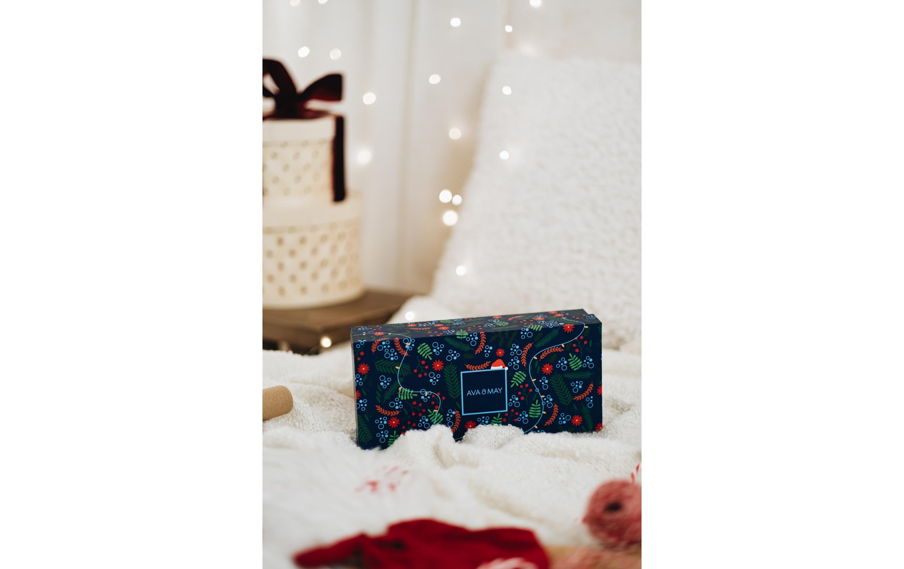 AVA & MAY Geschenkbox North Pole, Rot/Grün