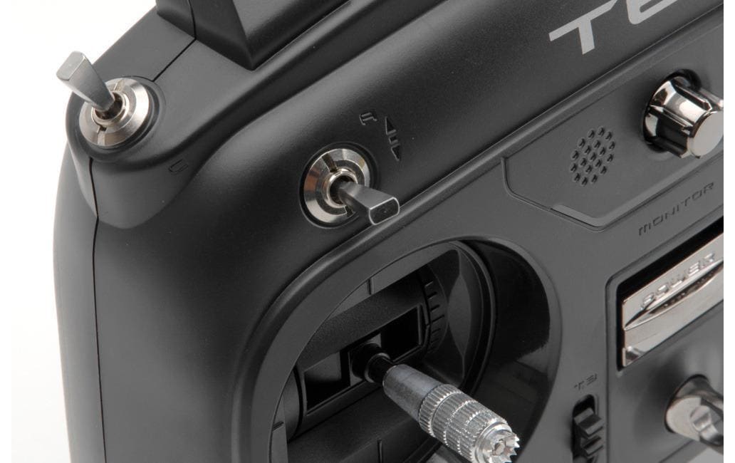 Futaba Fernsteuerung T6K V2.0 Mode 2 (Gas links) Futaba Fernsteuerung T6K V2.0 Mode 2 (Gas links)