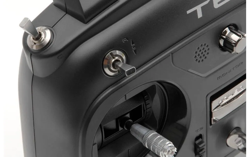 Futaba Fernsteuerung T6K V2.0 Mode 2 (Gas links) Futaba Fernsteuerung T6K V2.0 Mode 2 (Gas links)