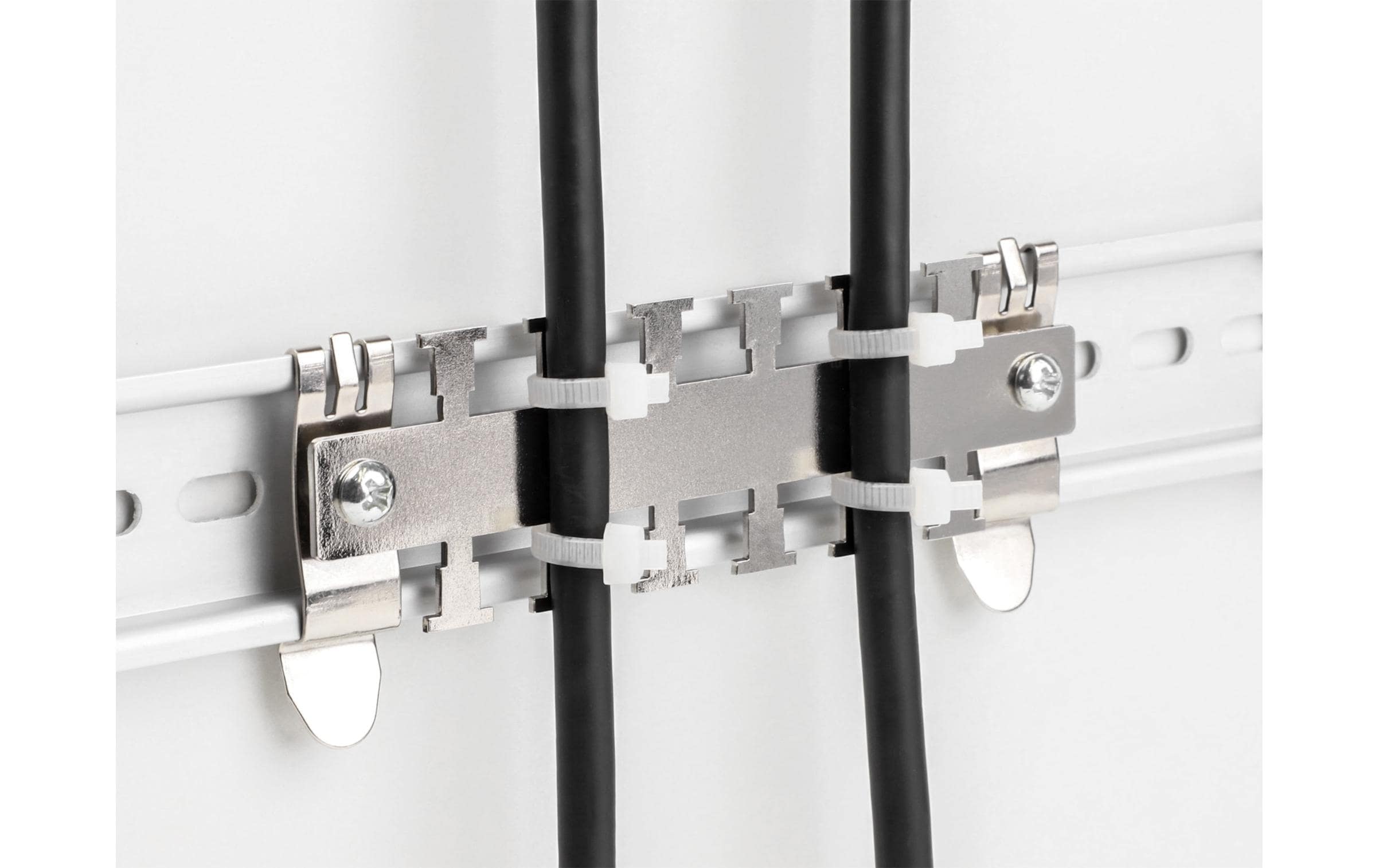 Delock Kabelabfangleiste für Hutschiene