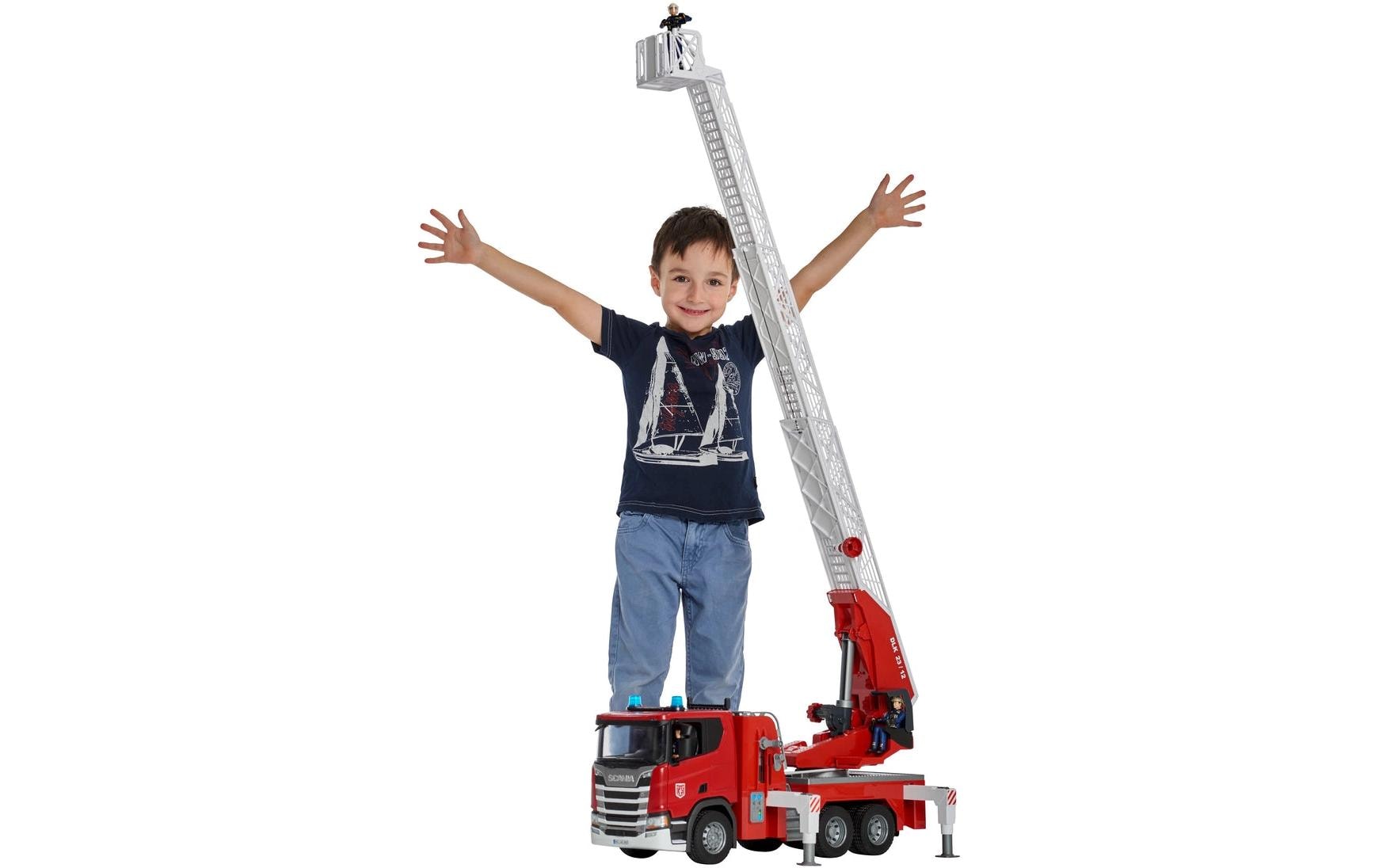 Bruder Spielwaren Scania Super Fire engine