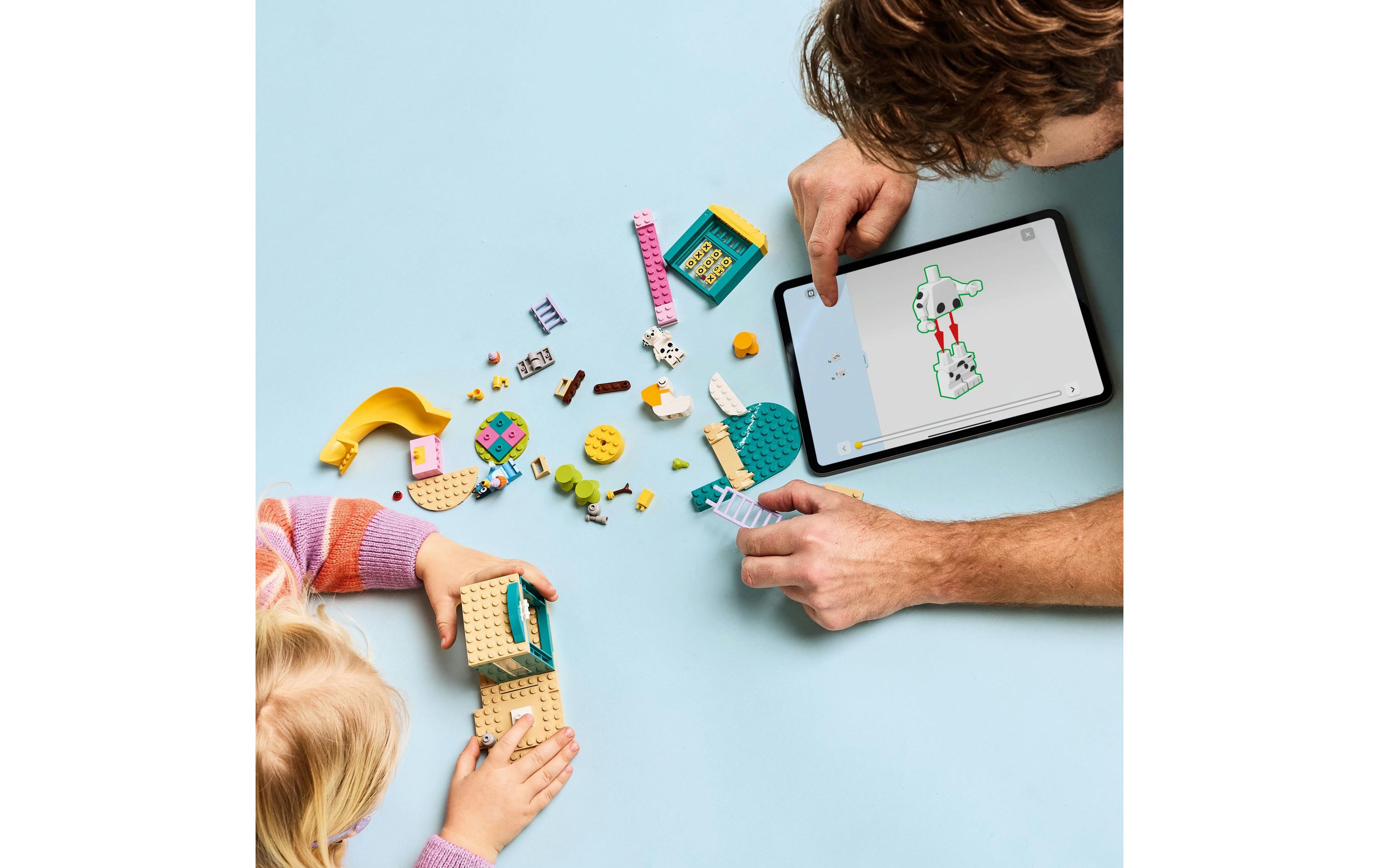 LEGO® Bluey und Chloe auf dem Spielplatz 11201