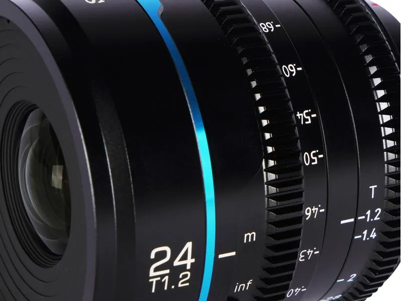 Sirui Festbrennweite Nightwalker 24 mm T1.2 S35 – Fujifilm X-Mount Sirui Festbrennweite Nightwalker 24 mm T1.2 S35 – Fujifilm X-Mount
