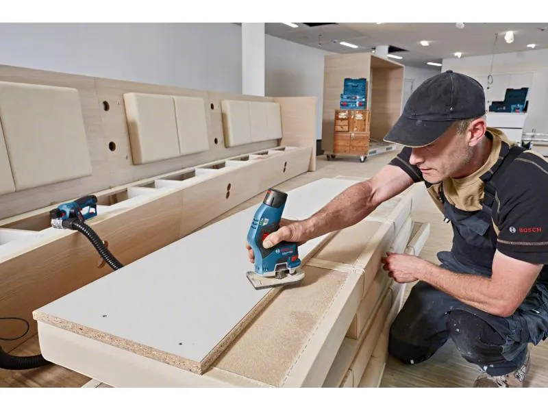 Bosch Professional Akku-Kantenfräse GKF 12V-8 Solo