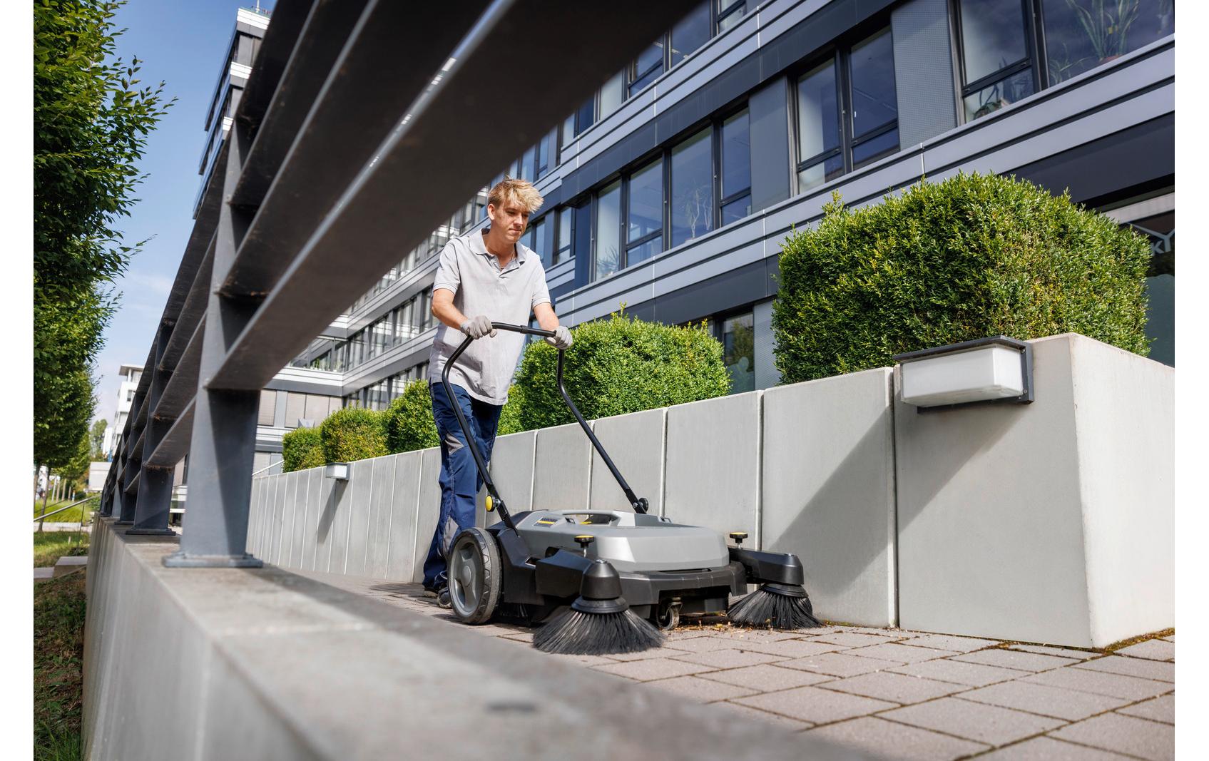 Kärcher Professional Kehrmaschine KM 70/20 C 2SB