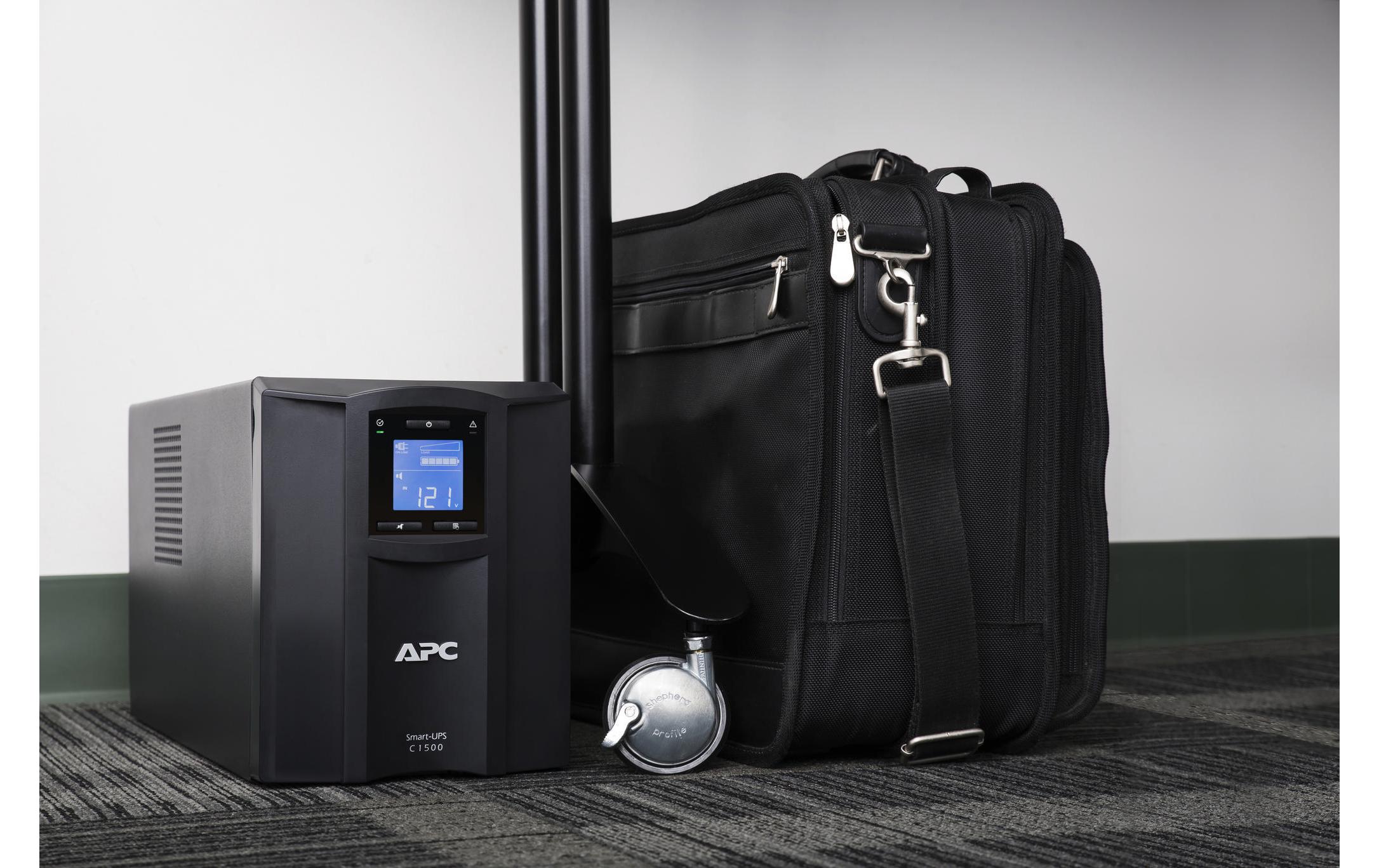 APC USV SMC1500IC 1500 VA / 900 W