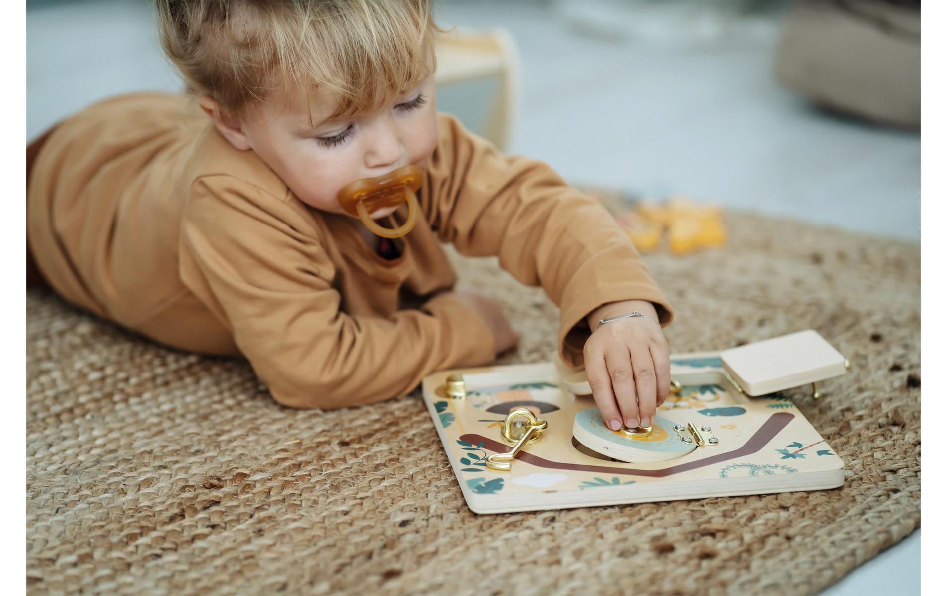 small foot Motorikbrett Schloss und Riegel «Safari»