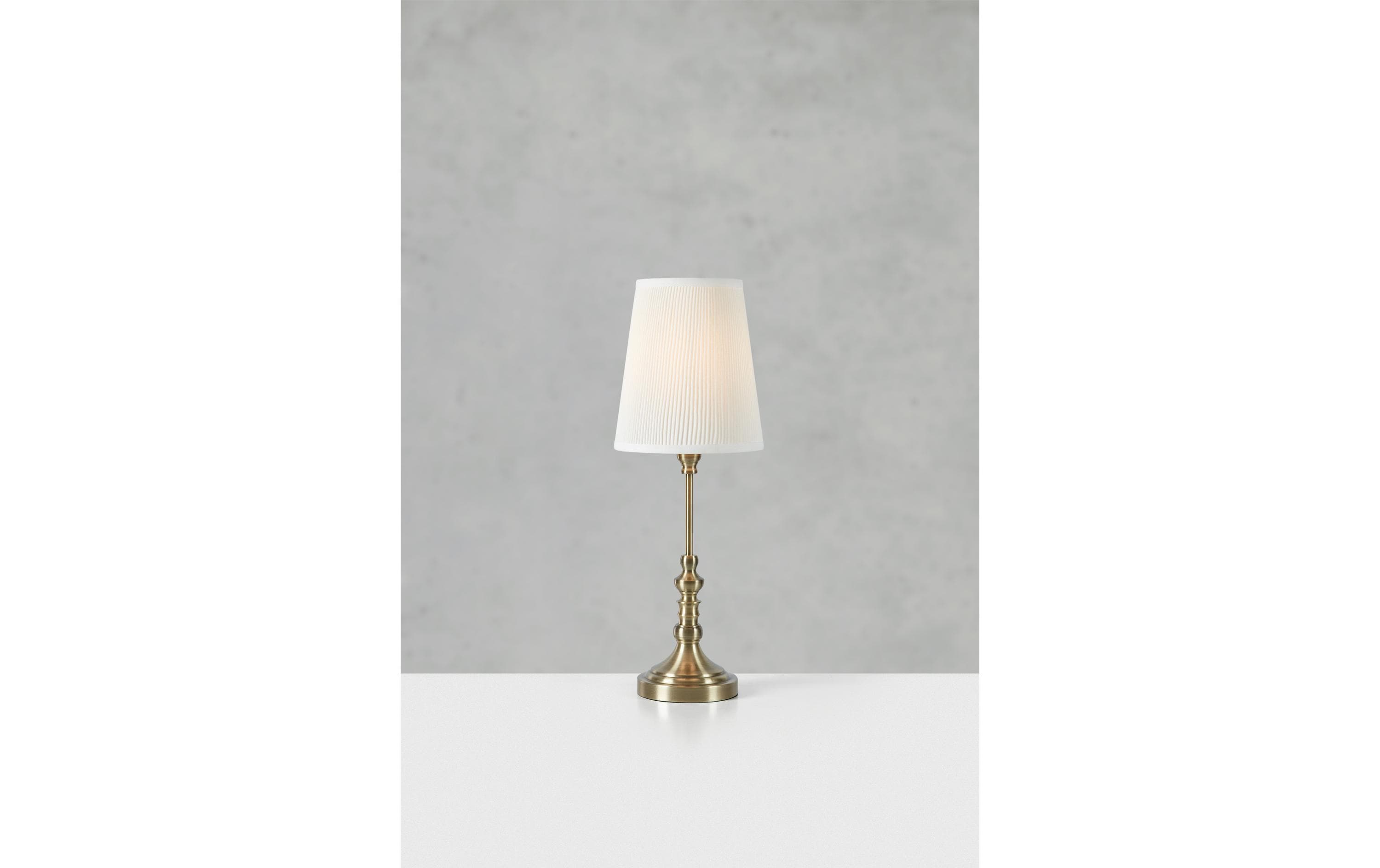 Markslöjd Noble Tischleuchte Weiss/Kupfer 66 cm Markslöjd Noble Tischleuchte Weiss/Kupfer 66 cm