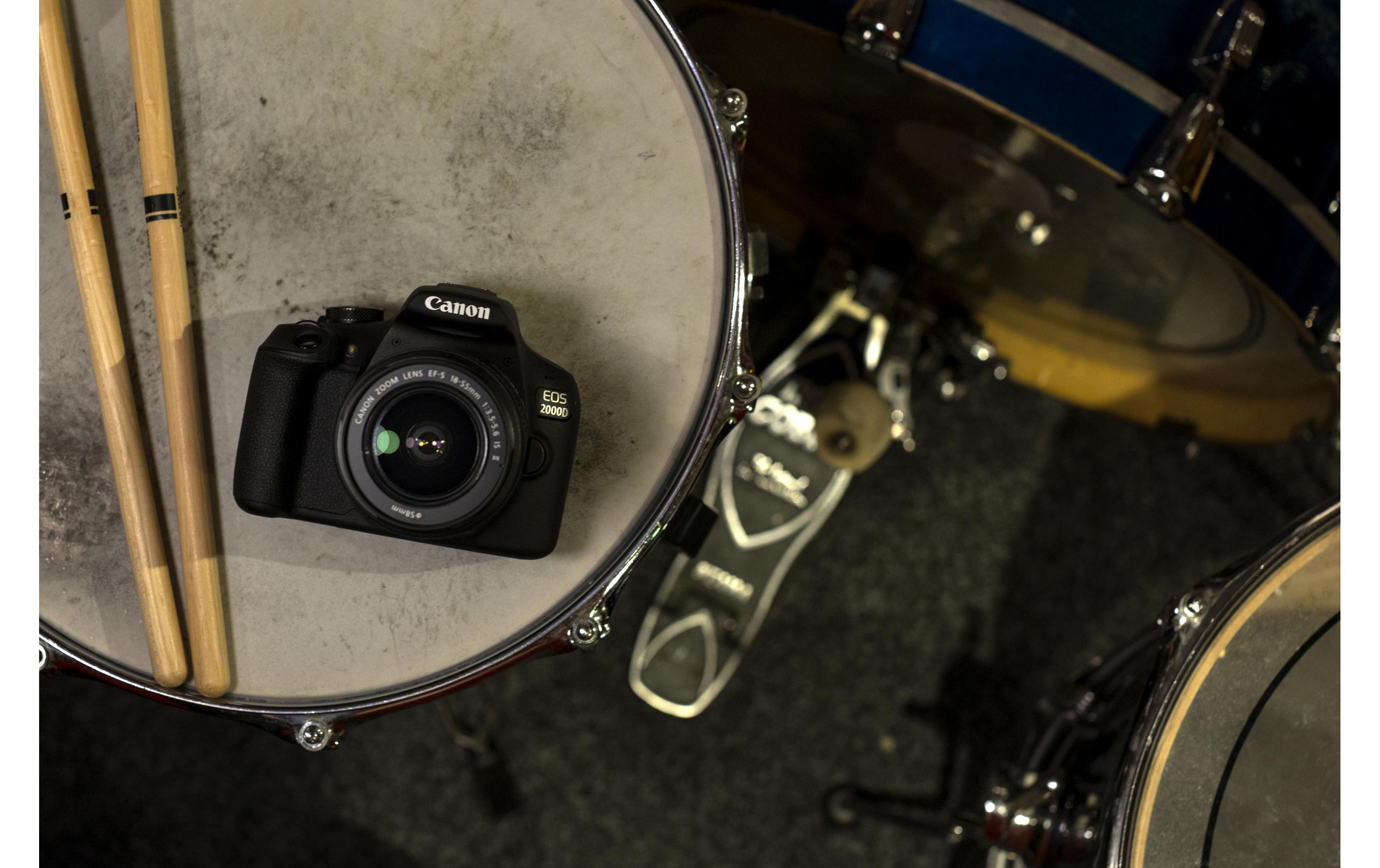 Canon Fotokamera EOS 2000D Kit 18-55