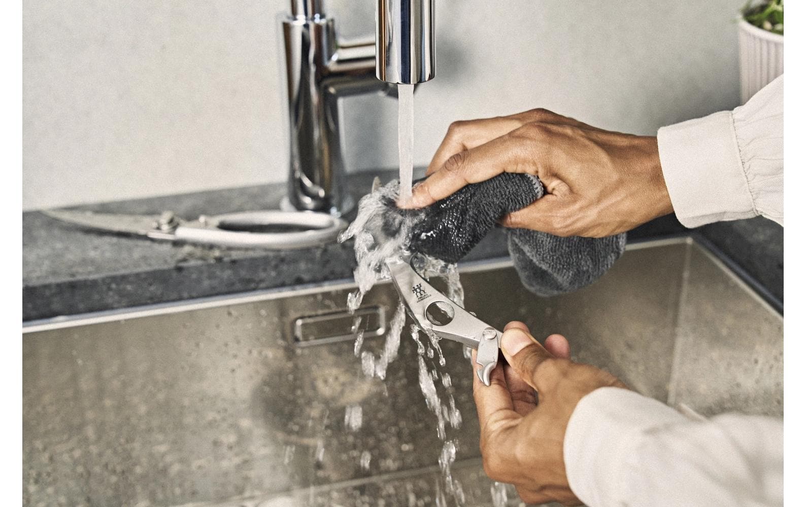 Zwilling Geflügelschere mit Aushebenagel Edelstahl