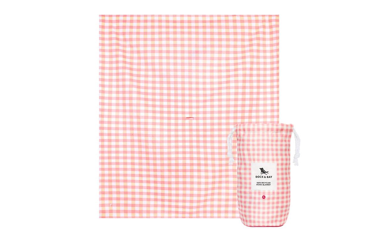 Dock & Bay Picknickdecke Strawberry & Cream 170 x 240 cm Dock & Bay Picknickdecke Strawberry & Cream 170 x 240 cm