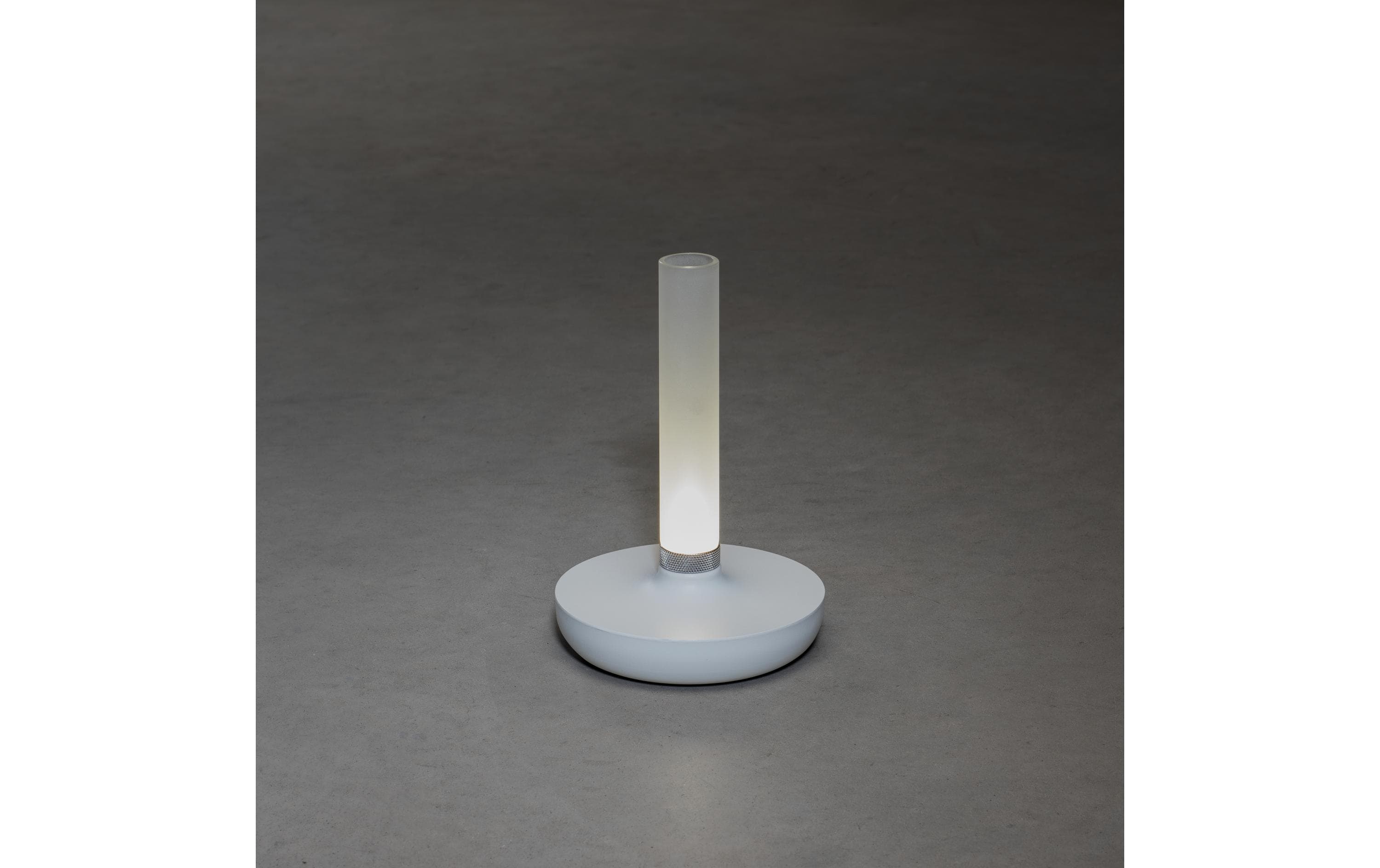 Konstsmide Akku-Tischleuchte USB Biarritz, 1800 / 3000 / 4000 K, Weiss